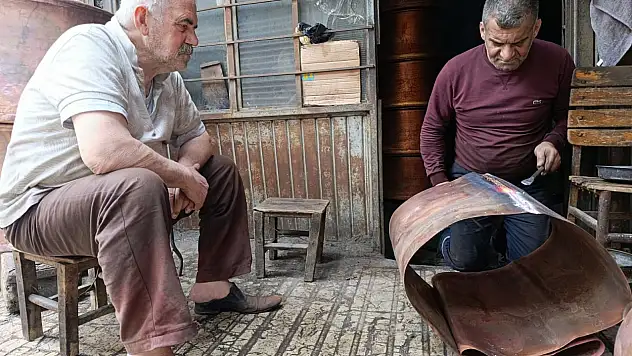 Bakırcılık, kalaycılık ve demircilik zamana direniyor