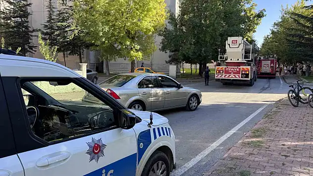 Kayseri'de korkutan yangın: Balkondaki koltuk alev aldı!
