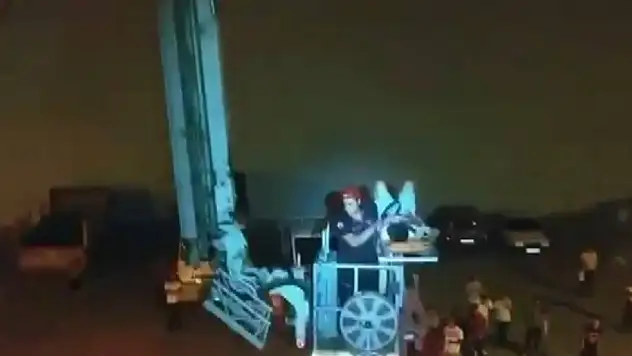 Balkondan Düşen Çocuk İtfaiye Tarafından Kurtarıldı