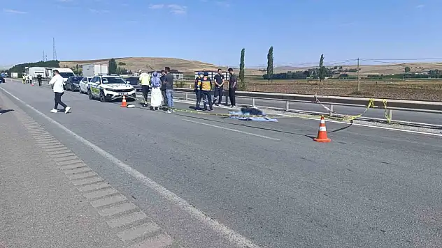 Bariyerlere çarpan motosiklet sürücüsü hayatını kaybetti