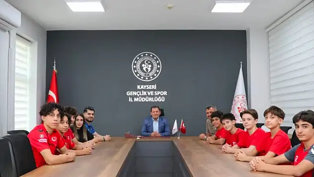 Başarıları peş peşe geldi, milli cimnastikçiler Kabakcı'yı ziyaret etti!