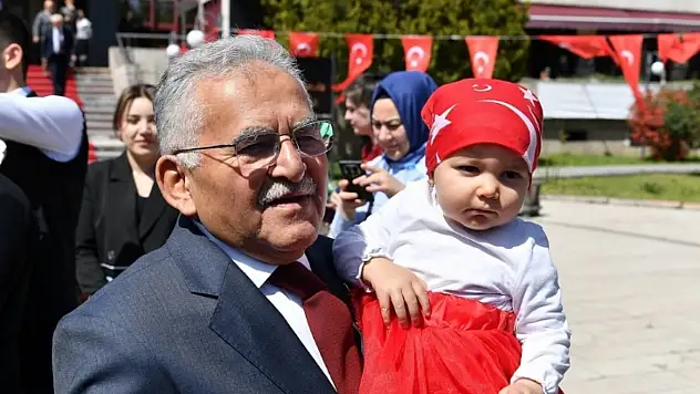 Başkan Büyükkılıç 23 Nisan coşkusunu çocuklarla yaşadı