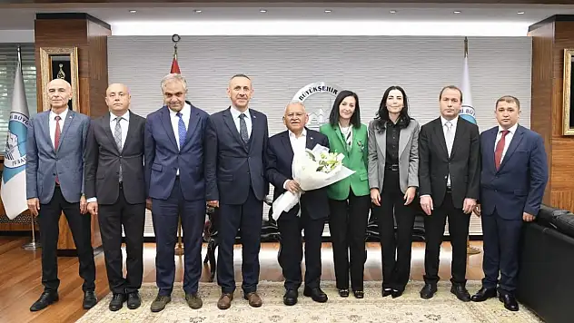 Kayseri Çevre, Şehircilik ve İklim Değişikliği İl Müdürü Öztürk ve heyetinden Başkan Büyükkılıç'a ziyaret