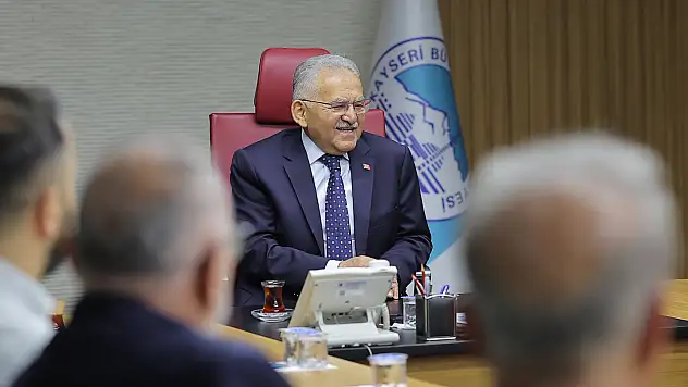 Başkan Büyükkılıç'a kimler neden tebrik ziyaretinde bulundu?