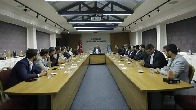 Başkan Büyükkılıç'a peş peşe ziyaretler! Masada Kayseri'nin geleceği vardı