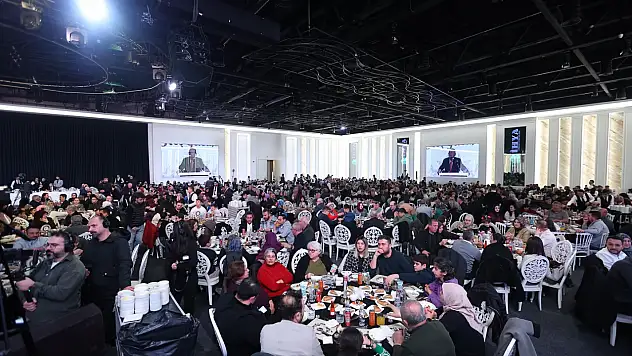 Başkan Büyükkılıç aynı gün iki farklı iftar sofrasına konuk oldu!