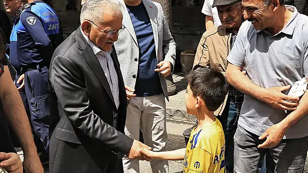 Başkan Büyükkılıç çarşıya indi: İlgi yoğun oldu!
