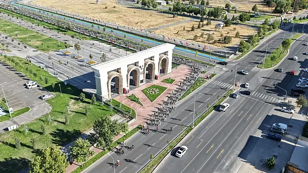 Başkan Büyükkılıç Doktorlar Bisiklet Turu'nda pedal çevirdi!