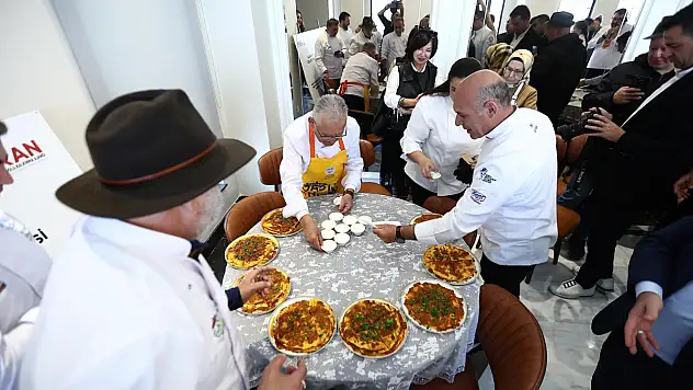 Başkan Büyükkılıç, eşi ve ünlü şeflerle gastronomi sofrasında!