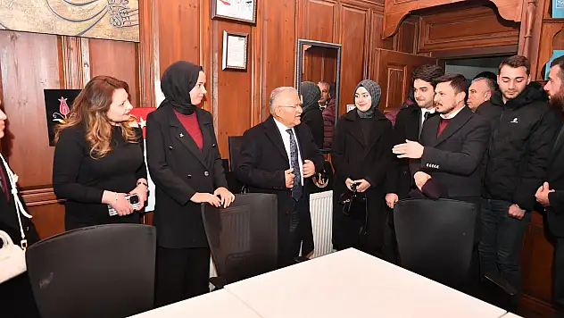 Başkan Büyükkılıç gençlerle bir araya geldi: Samimi görüntüler...