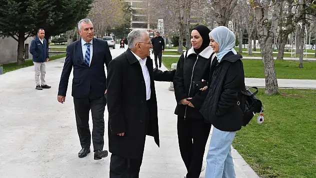 Başkan Büyükkılıç, Mimarsinan Parkı'nda halkla bir araya geldi