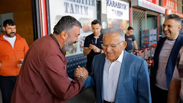 Başkan Büyükkılıç sabah erken saatlerde esnaflarla bir araya geldi