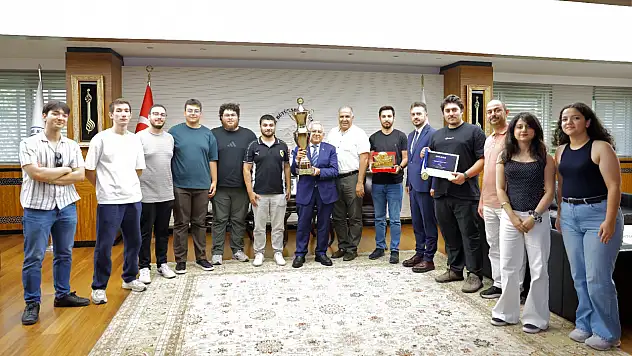 Başkan Büyükkılıç, şampiyonları ağırladı: TEKNOFEST başarısı gururlandırdı!