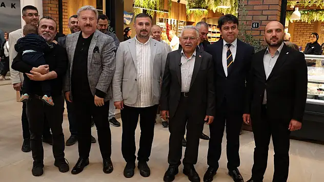 Başkan Büyükkılıç'tan Çarşı Melikgazi'ye ziyaret!