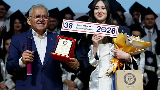 Başkan Büyükkılıç'tan genç diş hekimlerine mezuniyet jesti