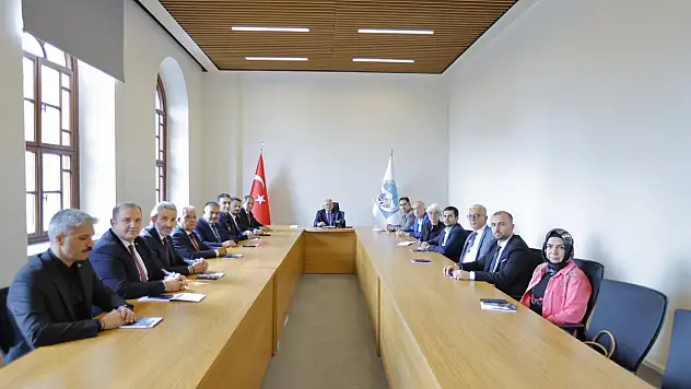 Başkan Büyükkılıç'tan Kent Konseyi Başkanı Kösedağ ve Yürütme Kurulu Üyelerine tebrik