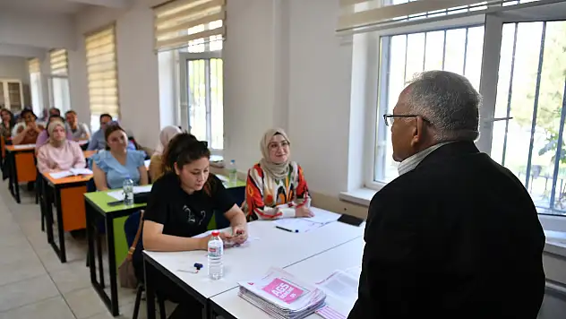 Başkan Büyükkılıç'tan öğrencilere ziyaret...