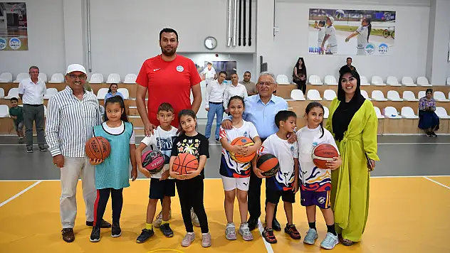 Başkan Büyükkılıç Tenis Kortun'da sporcularla buluştu