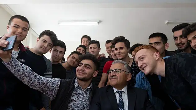 Başkan Büyükkılıç üniversite adaylarını Kayseri'ye davet etti: 'Aradığınız her şey Kayseri'de'