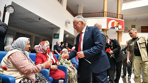 Başkan Büyükkılıç vatandaşlarla, kahramanlarla ve Kayseri protokolüyle bir araya geldi