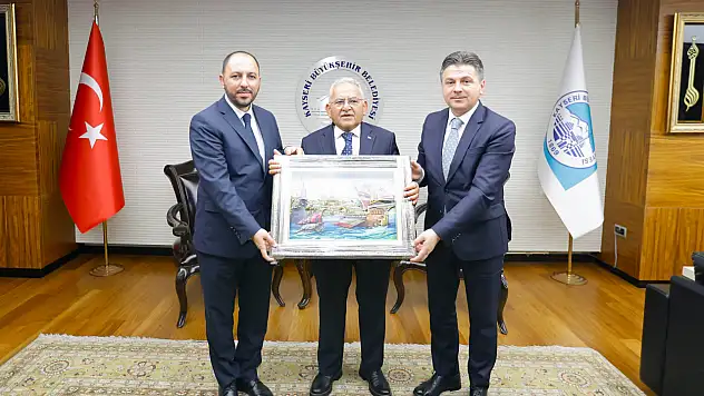 Başkan Büyükkılıç, Yeşilay heyetiyle bir araya geldi
