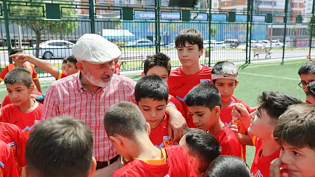 Başkan Çolakbayrakdar çocuklarında gönlünü kazandı!