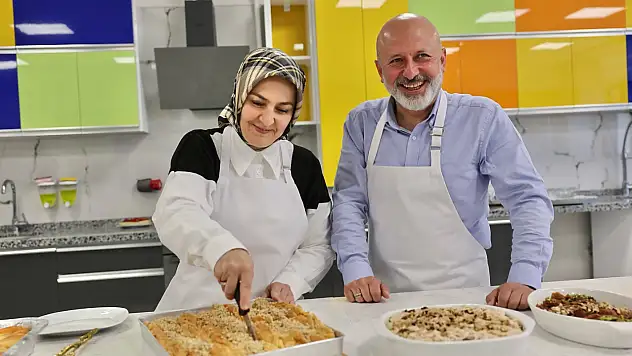 Başkan Çolakbayrakdar geleneksel lezzetler için mutfağa girdi