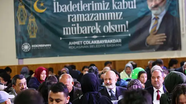 Başkan Çolakbayrakdar İftar Sofrasında Vatandaşlarla Buluştu