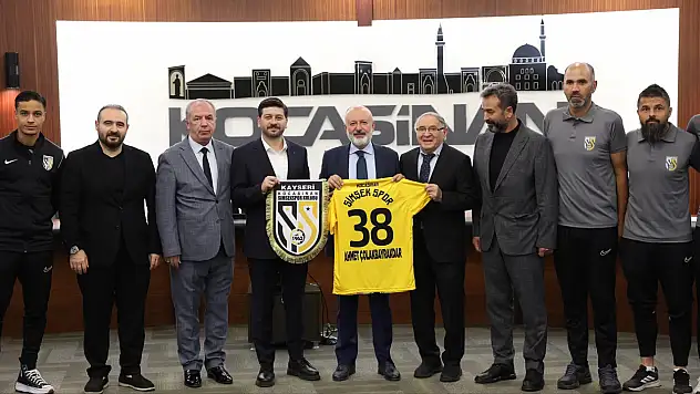 Başkan Çolakbayrakdar: 'Kocasinan Şimşekspor, Kayseri futbolunun gururudur'