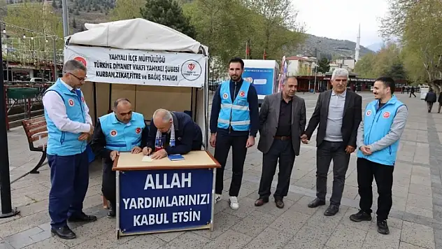 Başkan Esat Öztürk'ten vekaletle kurban kampanyasına bağış