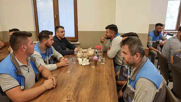 Özdoğan, bayram mesaisi yapan ekiplerle buluştu!