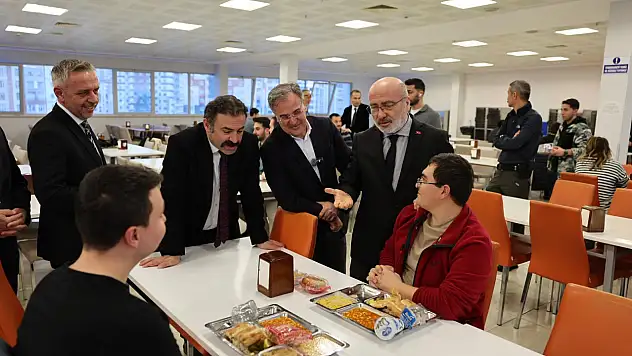 Başkan Özdoğan öğrencilerle iftar sofrasında buluştu
