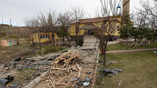 Başkan Özdoğan şiddetli rüzgar sonrasında ilçede incelemelerde bulundu