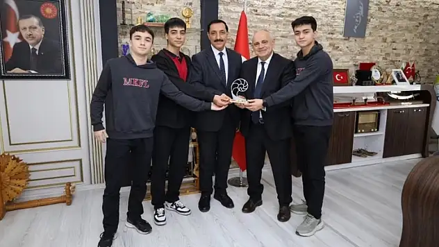 Başkan Öztürk'ten şampiyon öğrencilere tam destek