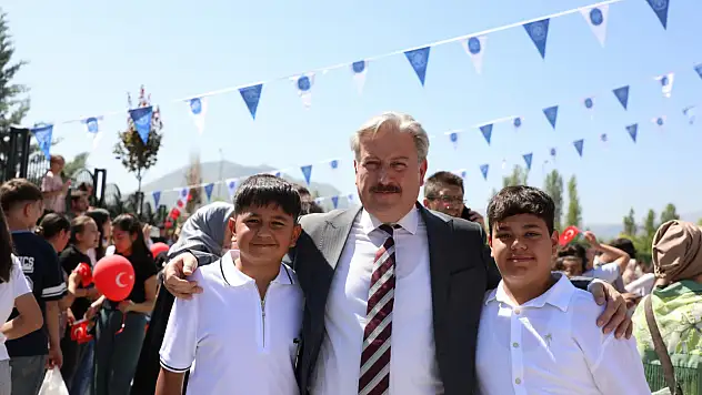 Başkan Palancıoğlu karne heyecanına ortak oldu tavsiyelerde bulundu!