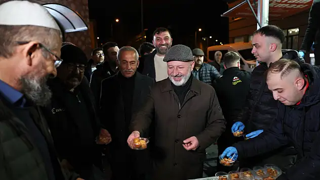 Başkan sahada: Her gün bir mahalleyi ziyaret ediyor!