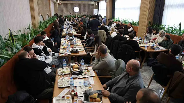 Sivas'ta Başkan Uzun basın mensuplarıyla kahvaltıda buluştu