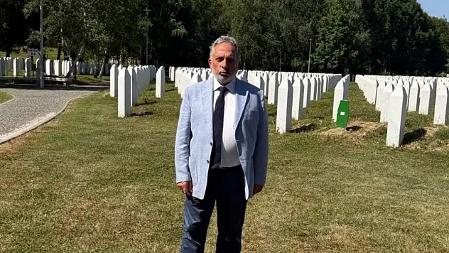 Başkan Yalçın 31 yıllık acıyı unutmadı! Çiçek bıraktı