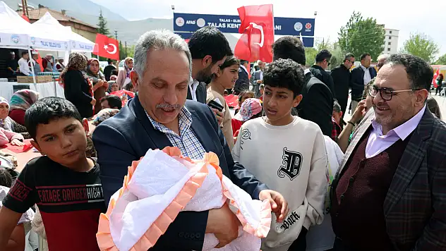 Başkan Yalçın depremzedelerle bir araya geldi