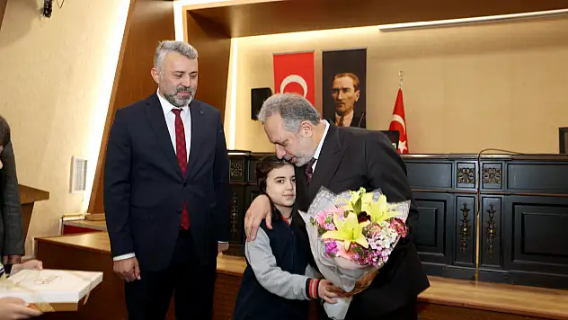 Başkan Yalçın miniklerle samimi ve öğretici bir sohbet gerçekleştirdi