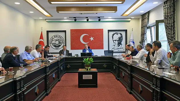 Başkan Yalçın muhtarlarla buluştu