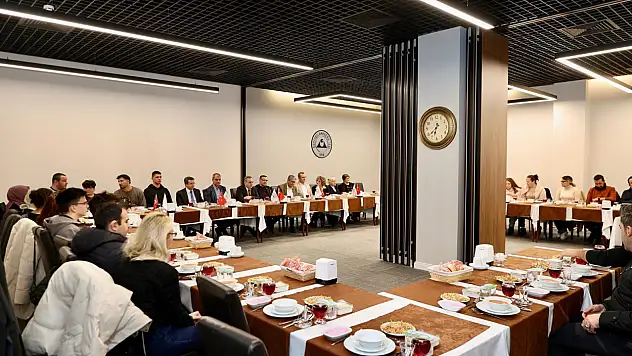 Başsavcı Korkmaz ve Rektör Prof. Dr. Altun, öğrenciler ile iftar yaptı