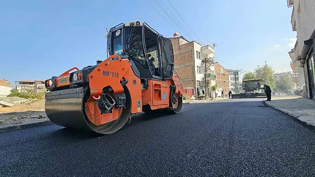 TOKİ konutlarının bağlantı yollarını asfaltladı