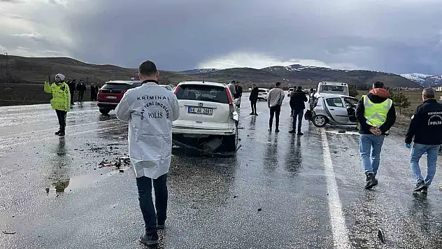 Sivas'ta zincirleme kaza: 1 ölü, 5 yaralı