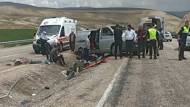 Sivas'ta minibüs devrildi, 1 ölü