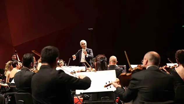 Eskişehir'de klasik müzik şöleni: Ünlü bestecilerin eserleri sahneye taşındı
