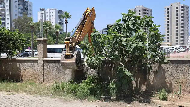 Belediye apartmanın istinat duvarını bakın neden yıktı!