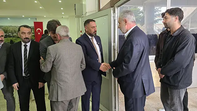 Belediye Başkanı Erkut Ekinci, vatandaşlarla bayramlaştı