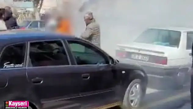 Belediye önünde kendini ateşe verdi: 6 yaralı