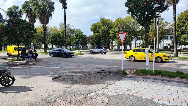Adana'da çukura takılan kadının burnu kırıldı